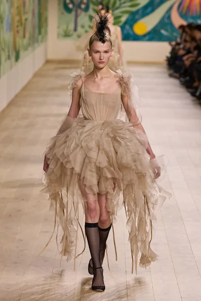 Look 48